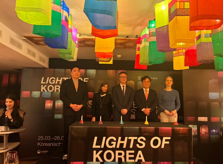 진주시, ‘한국의 빛 진주실크등’ 독일 전시 개막, 베를린서 한국 전통문화 선보여