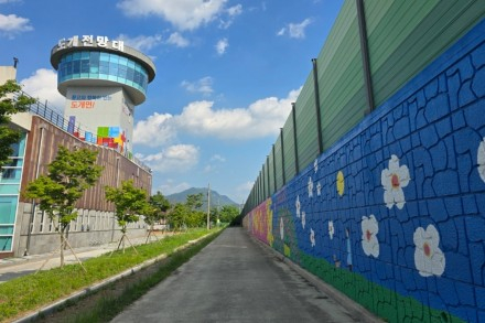 구미시, 도개면 벽화거리 조성 완료, 낙동강과 금오산 담은 농촌 문화경관 명소