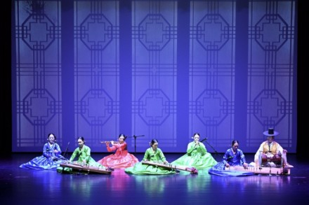 부여군, 토요상설 국악공연 성황 운영, 관광객·주민 발길 이어져