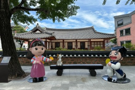 순천시, 향동 문화의 거리 ‘서하늘·천냥이’ 포토존 조성, 마을 웹툰 캐릭터 현실로