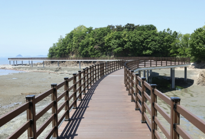 화성시, 제부도~궁평항 17km ‘화성 황금해안길’ 개방, 낙조·염전·어촌 잇는 서해안 걷기 명소