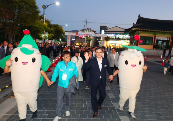 함양군, ‘제21회 함양산삼축제’ 10월 11일까지 개최, 산삼캐기·황금산삼 찾기·산막나이트 운영